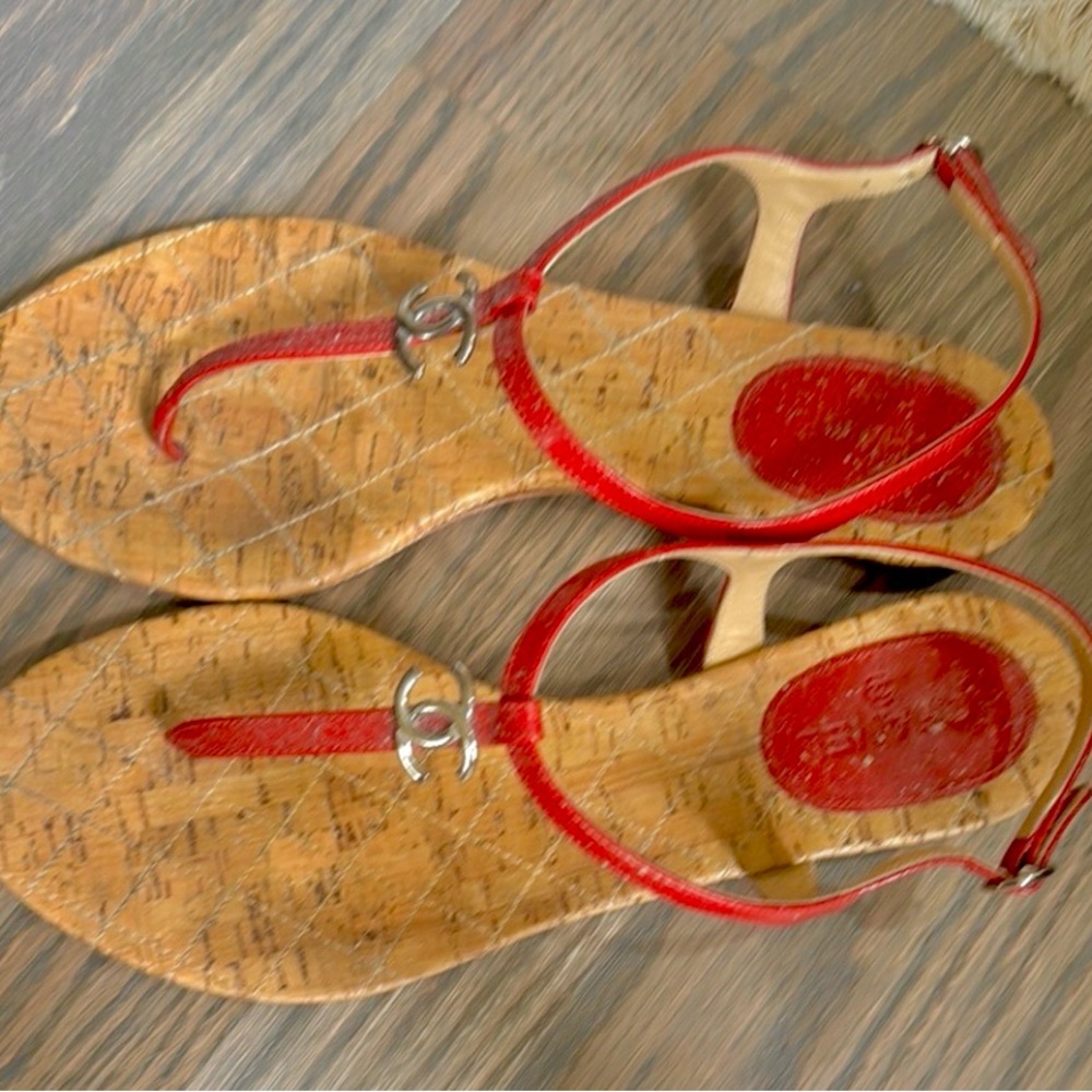 CHANEL Red and Tan Sandals with Logo Detail